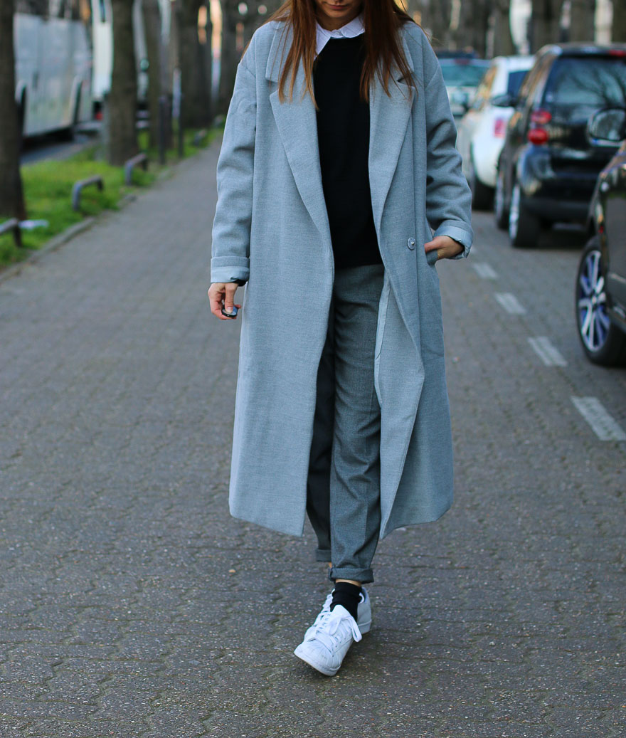 long-manteau-gris-superstar-blanches10