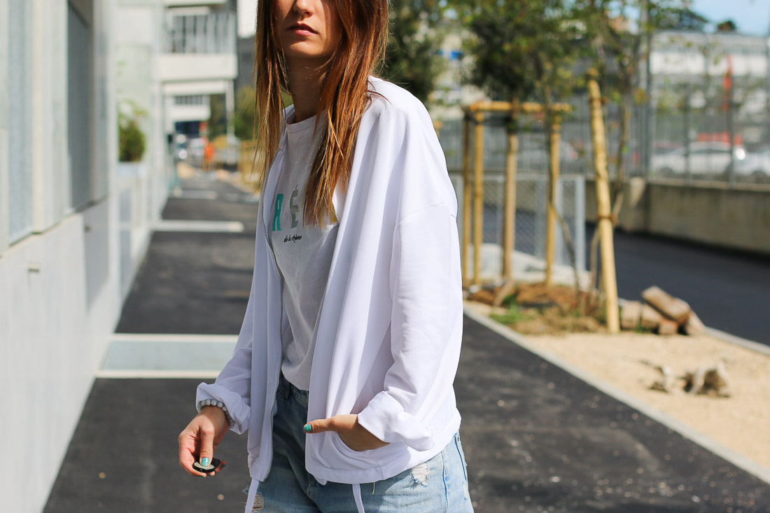 tshirt-blanc-jeans-troue5