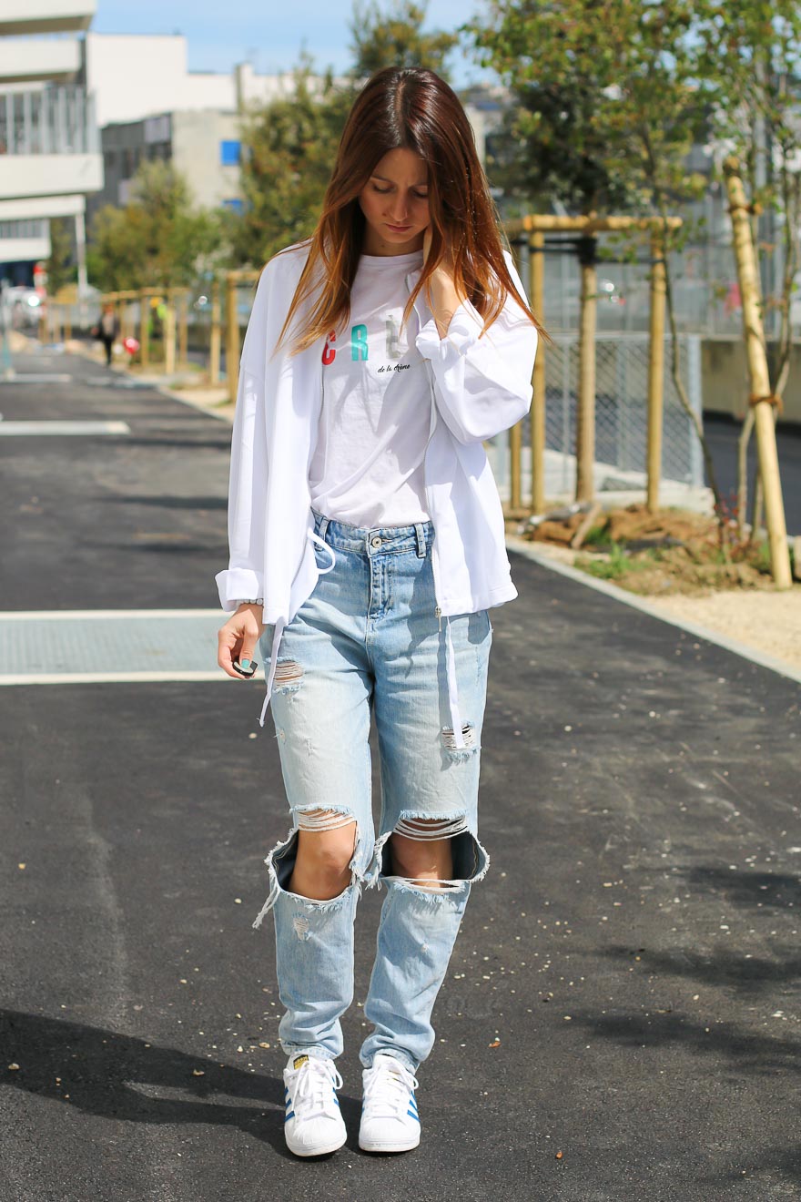 tshirt-blanc-jeans-troue9