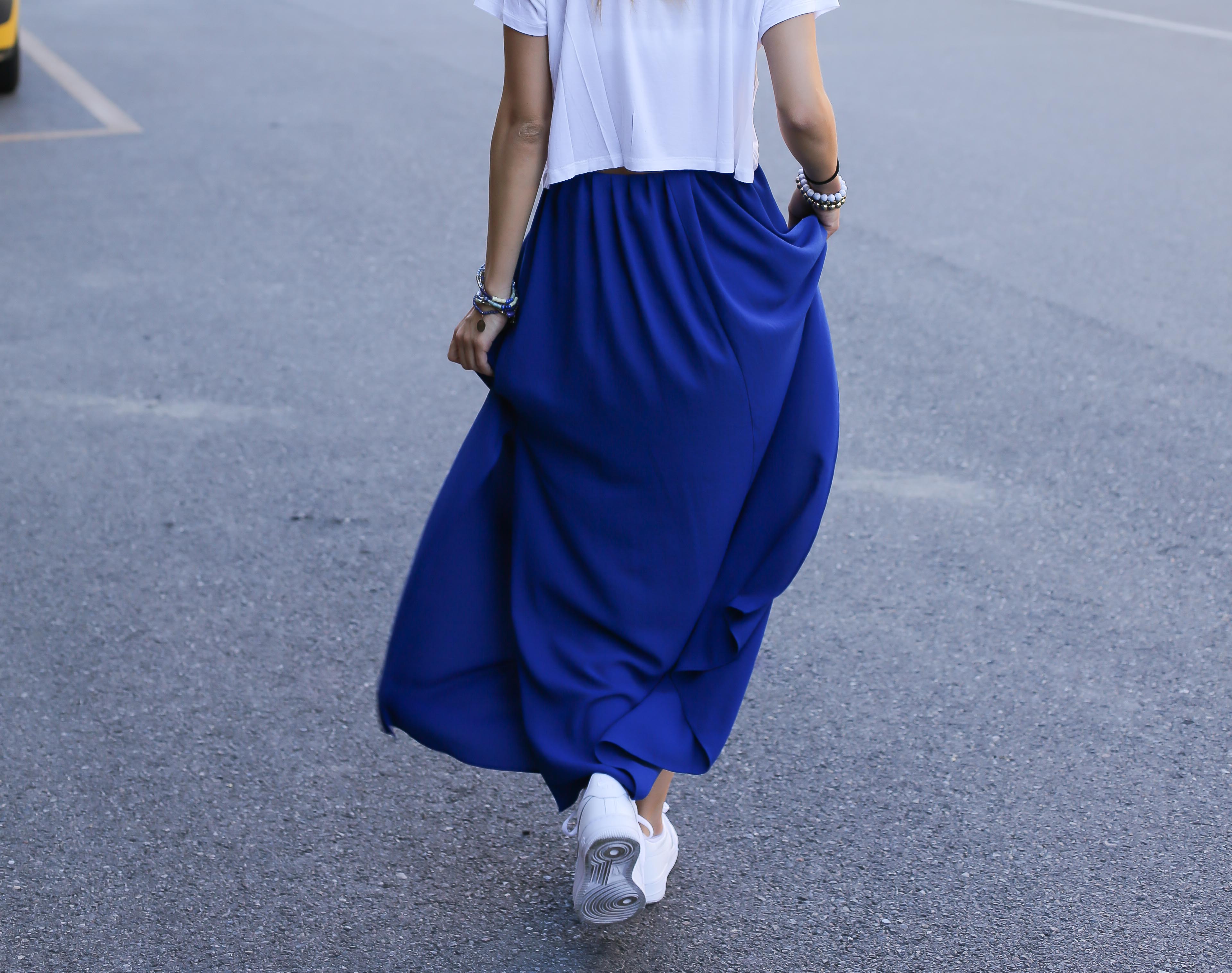 blog-mode-robe-bleue-baskets-blanches3